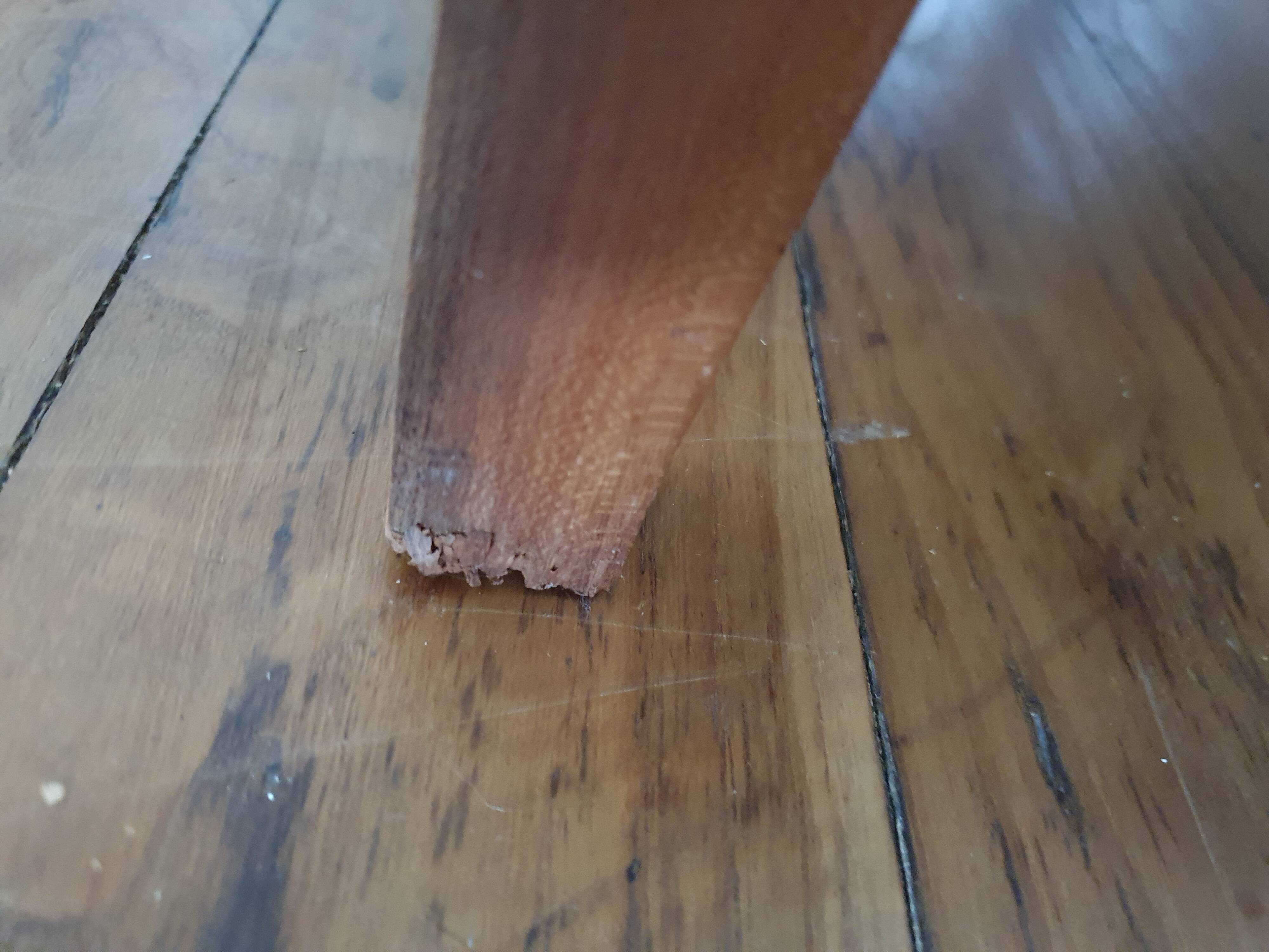 Table de chevet pieds compas