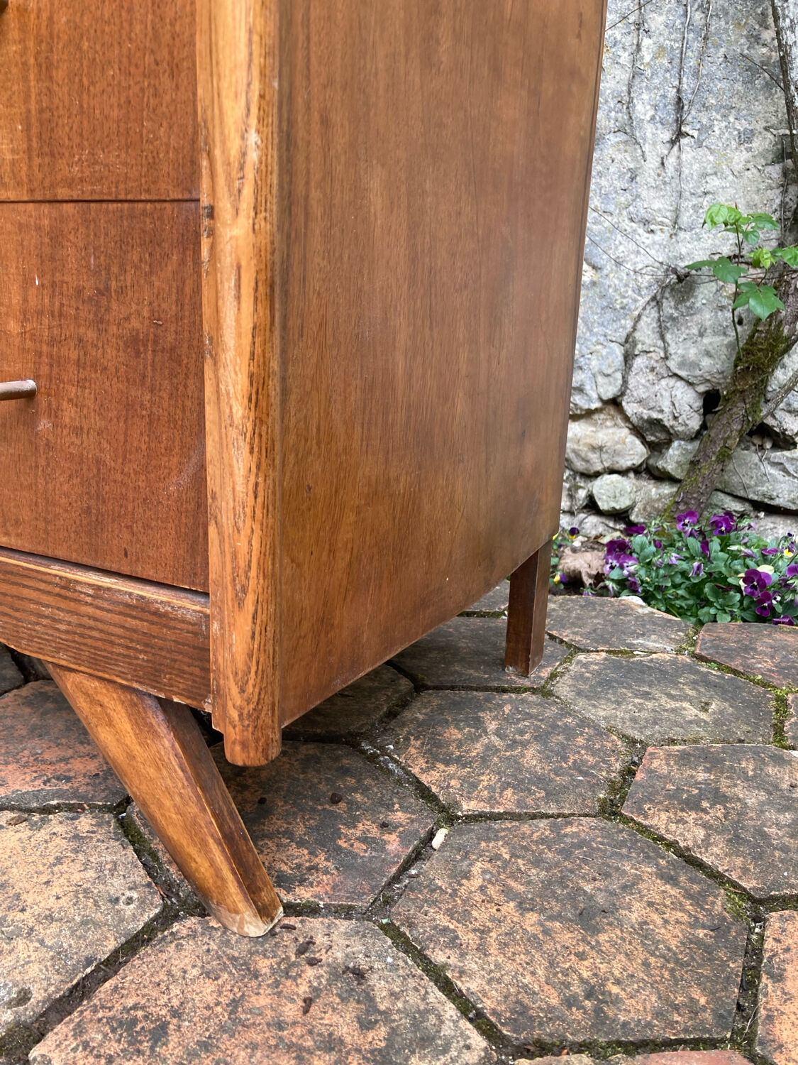 Compass leg chest of drawers