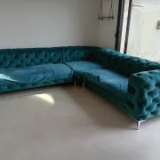 Chesterfield corner sofa in emerald green velvet, 6 seats.