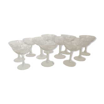 11 cups a champagne in crystal