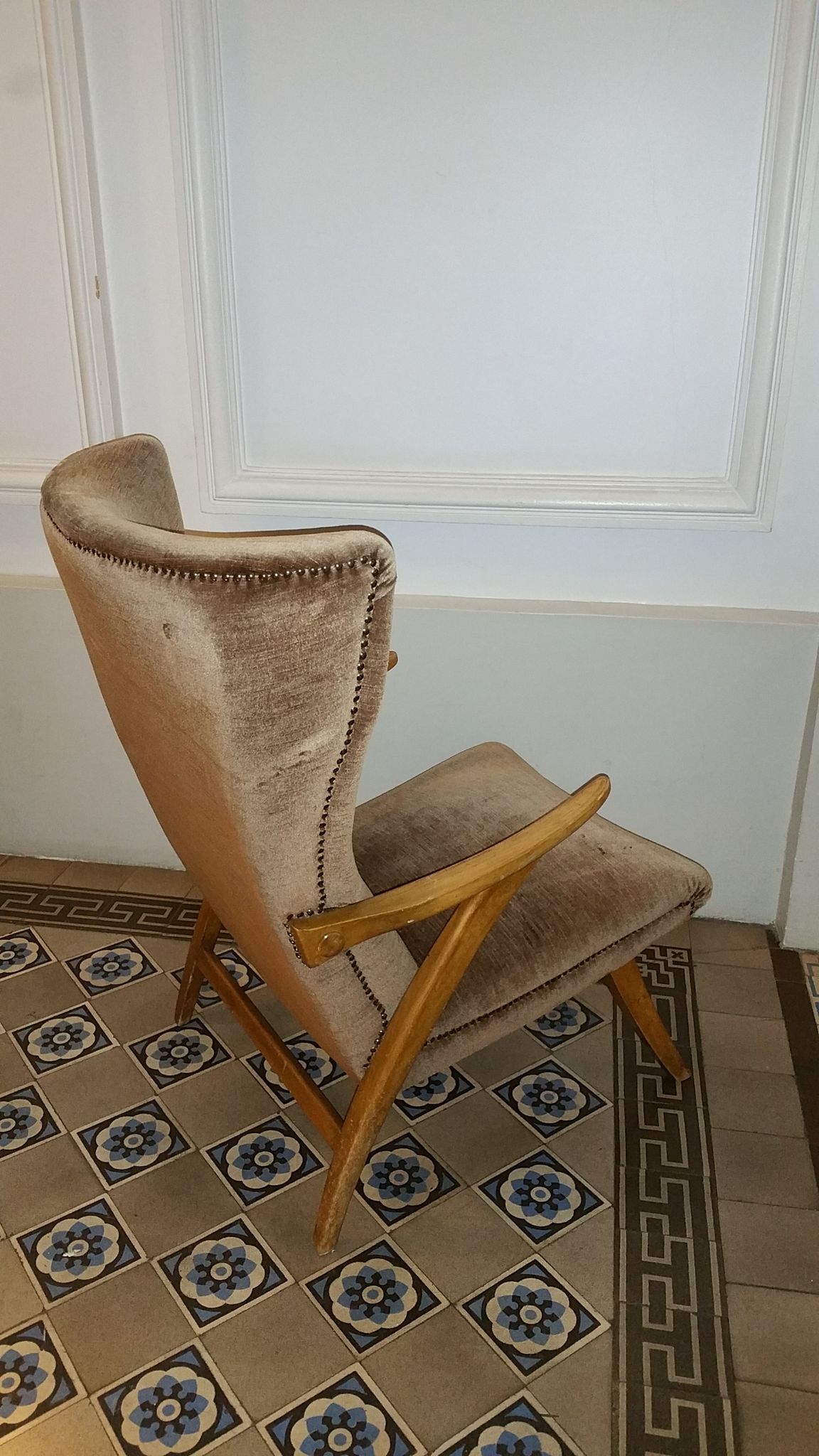 Fauteuil haut scandinave wing chair velour marron