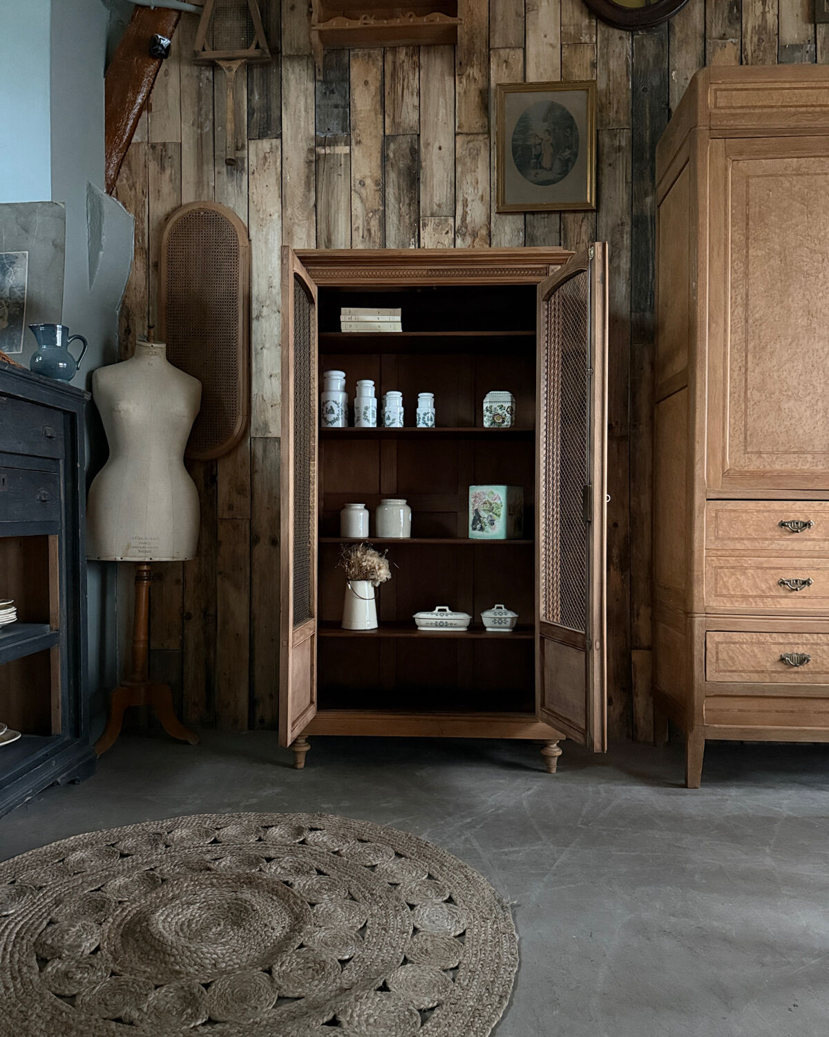 Old library with grilles (renovated)