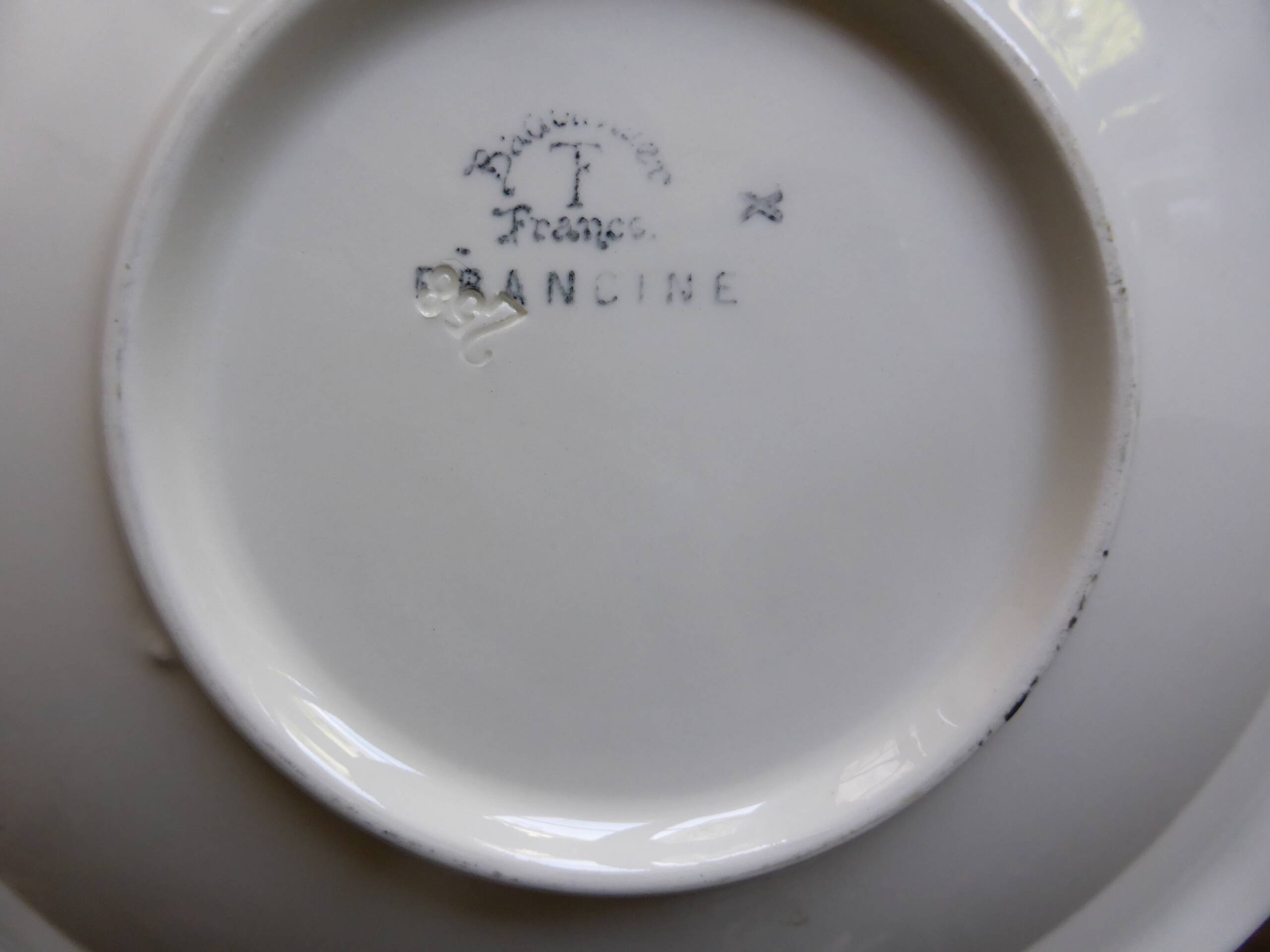 Round cap serving dish Badonviller Francine 200852
