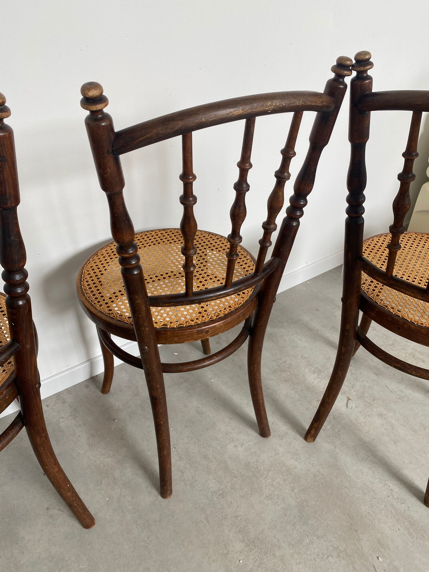 4 anciennes chaises de bistrot début 19 eme Josef Hoffmann bois cannage