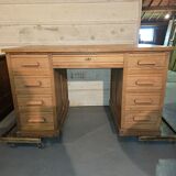 Pedestal desk