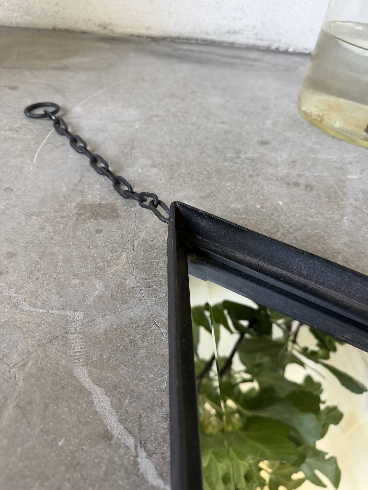 Miroir brutaliste losange en fer
