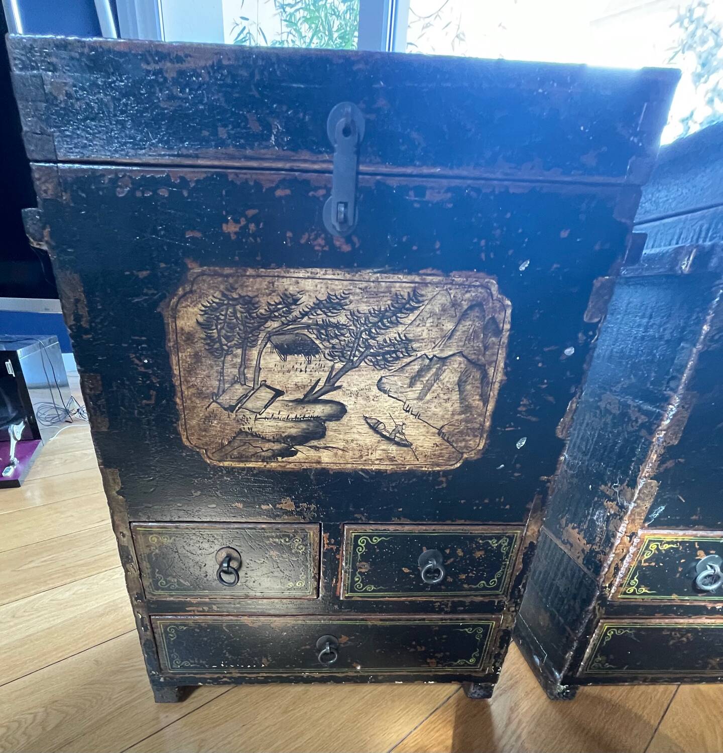 2 Chinese cabinets (a set of 2)