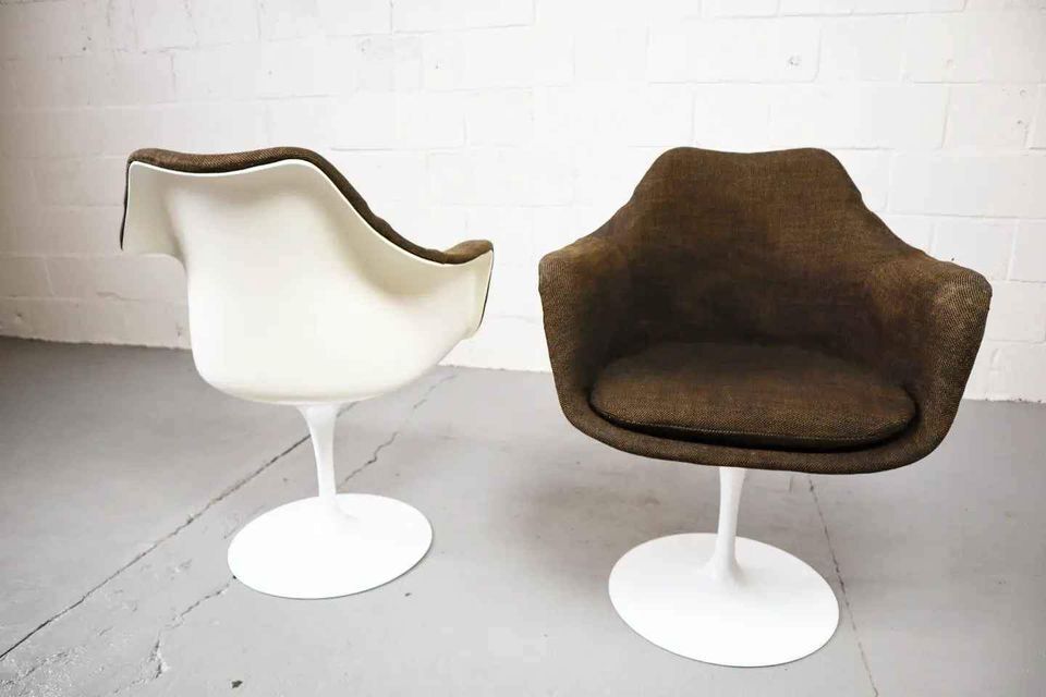 Set of two Eero Saarinen swivel Tulip Armchairs model 150, 1970's