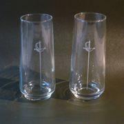 Lot de 2 verres avec épée gravée