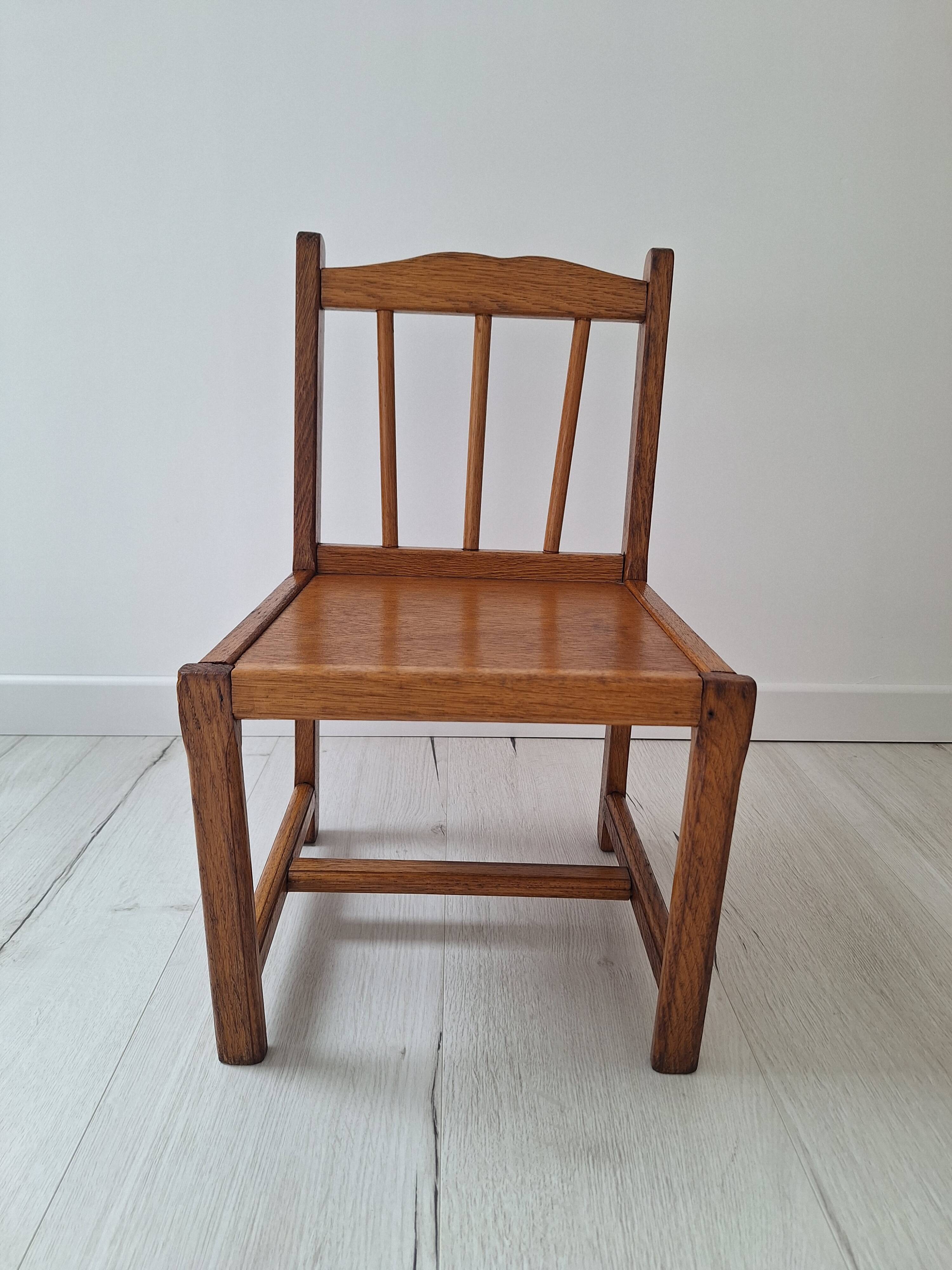 Chaise enfant en bois vintage