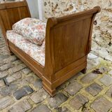 Bench reads Louis Philippe