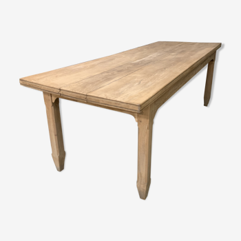 Old farm table 19th in raw solid elm