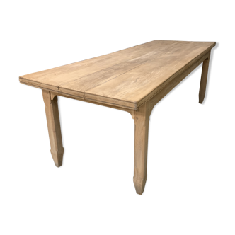 Old farm table 19th in raw solid elm