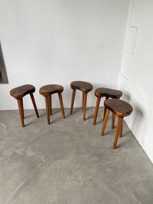 Set de 5 tabourets tripode olivier années 50