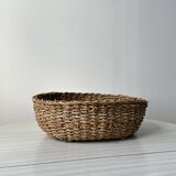 Woven basket basket.