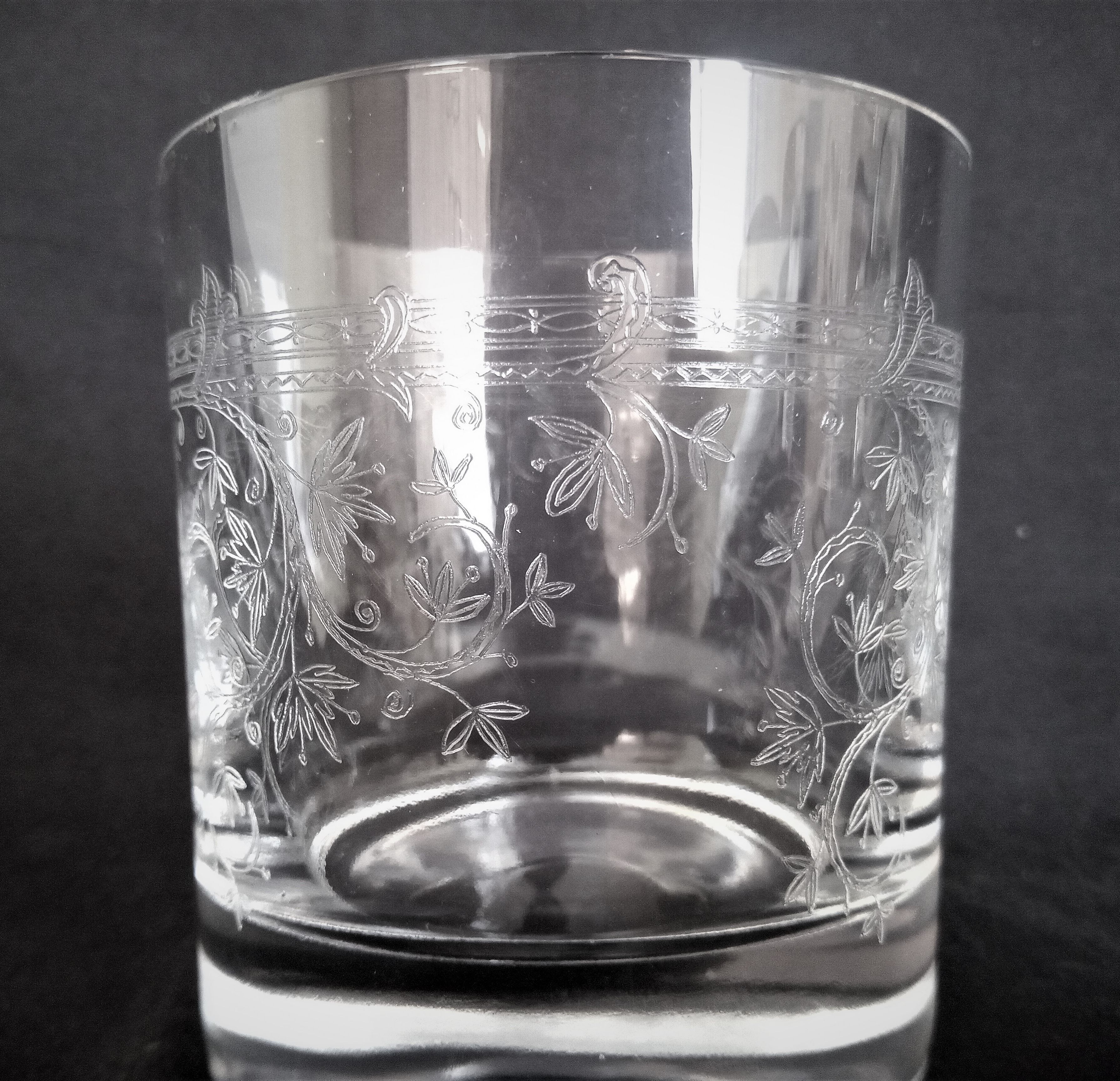 Set of 6 whisky glasses engraved with floral motifs
