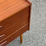 Vintage Danish teak chest of drawers / bedside table, mid-century modern, 1960.