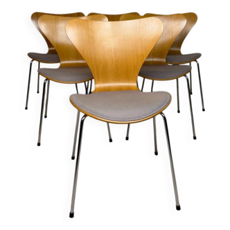 6 chairs Series 7 – Arne Jacobsen for Fritz Hansen