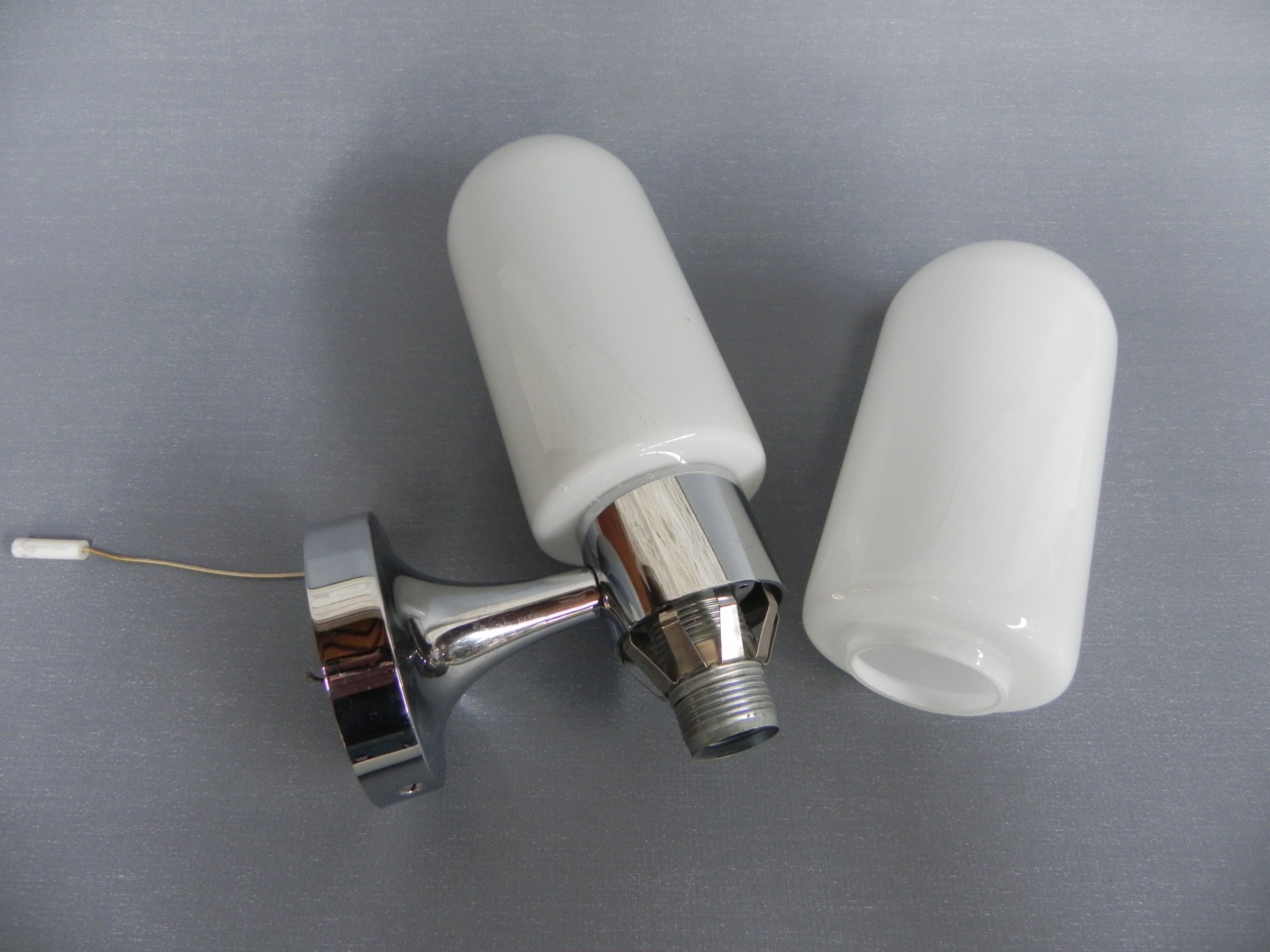 Vintage wall lamp with 2 glass caps