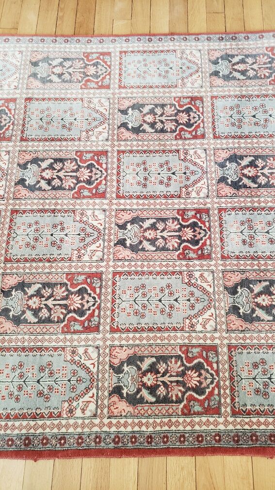 Hand-knotted wool carpet