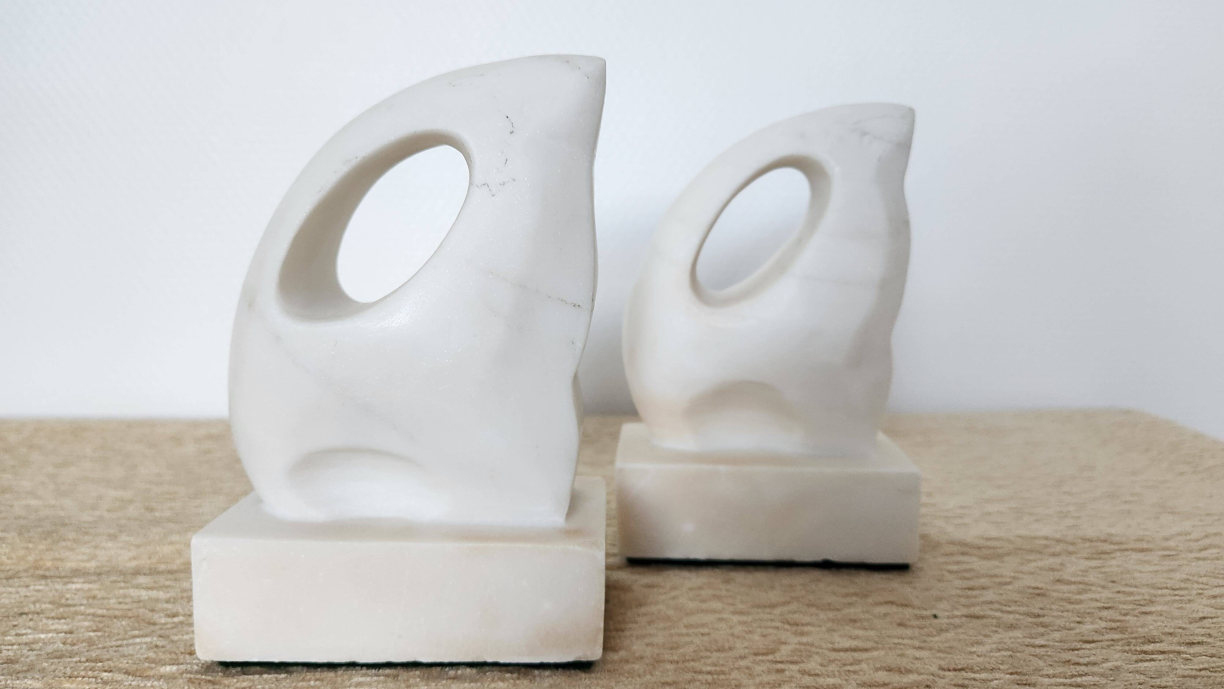 Pair of modernist bookends in white alabaster – 1970s/80s design
