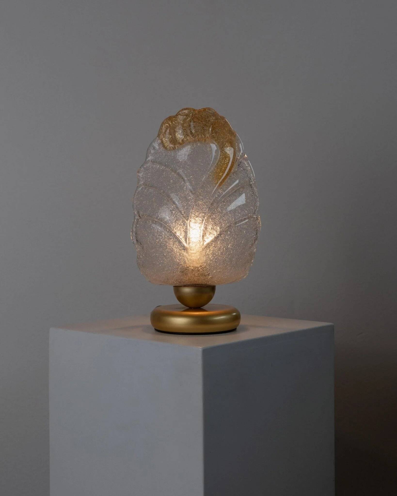 Vintage Murano glass table lamp – leaf-shaped glass with a gold metal base – Italy 1980s