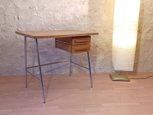 Petit bureau vintage en bois et métal