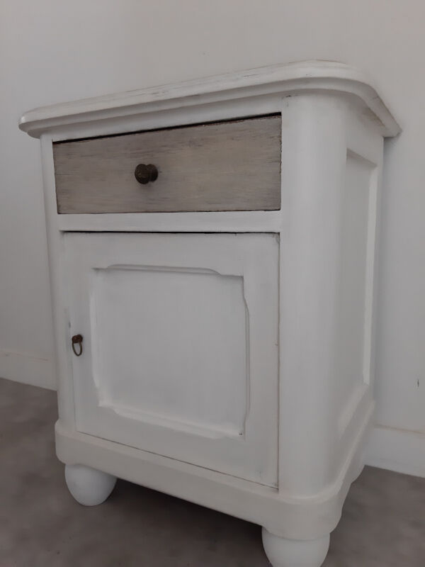 Massive chestnut chevet