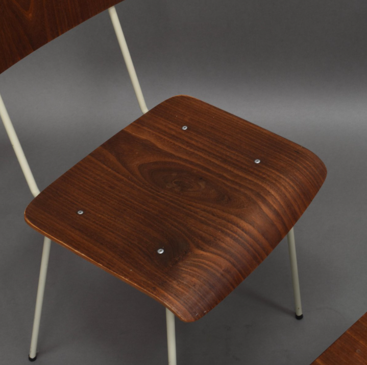 Chairs and bedroom table in Auping teak 50s