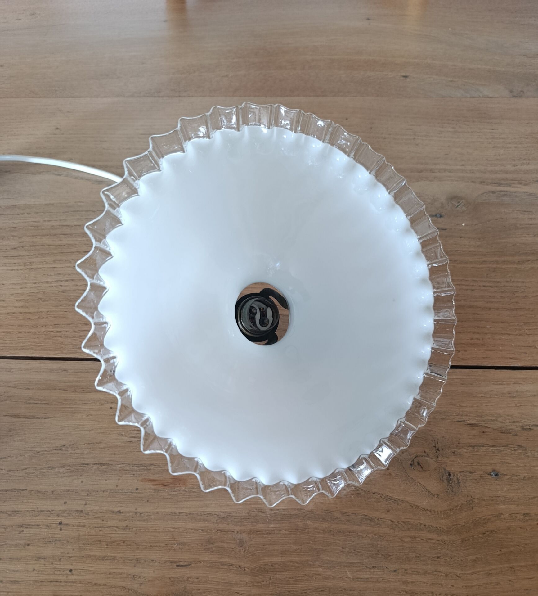 Suspension opaline
