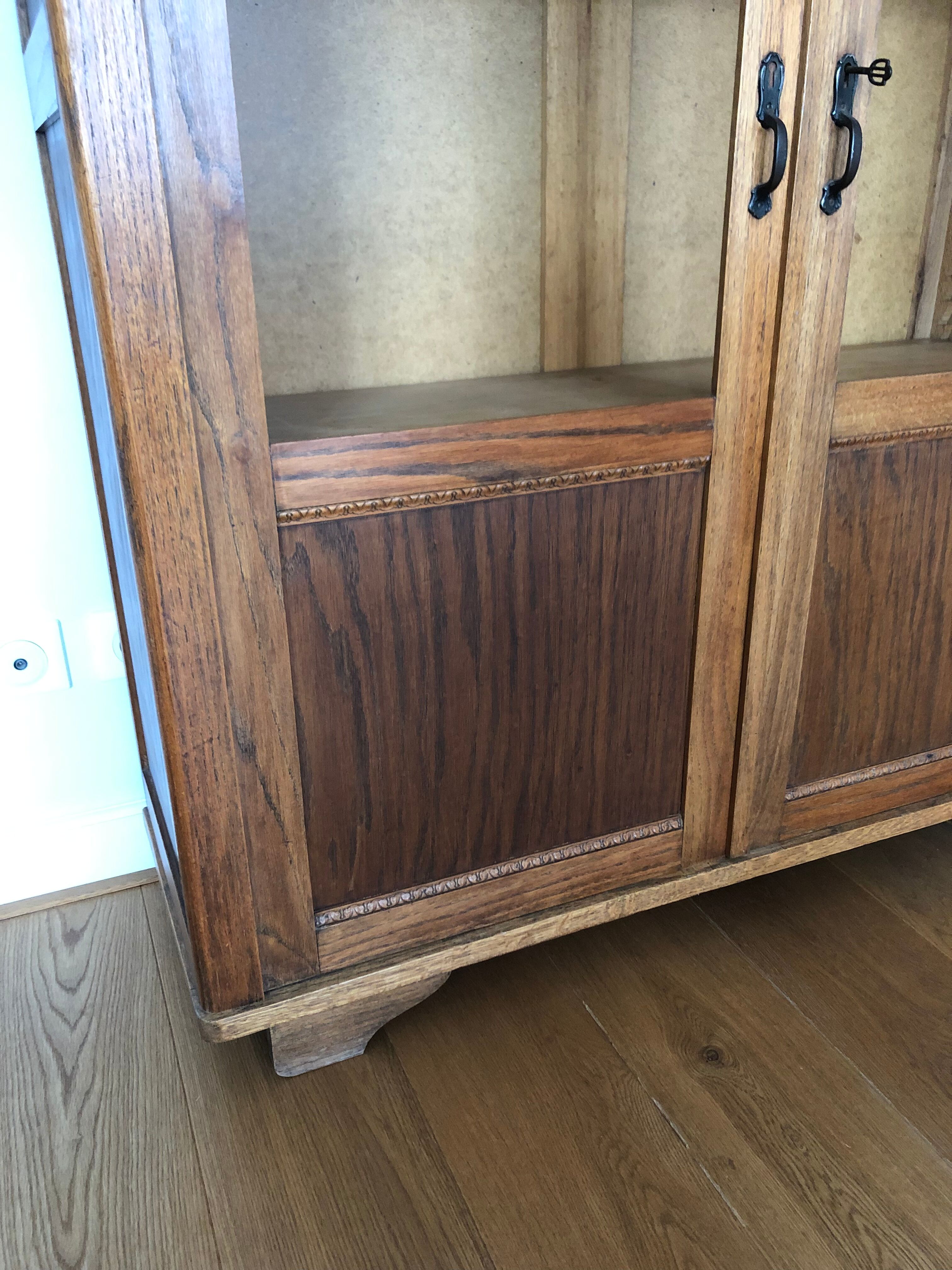 Glass cabinet