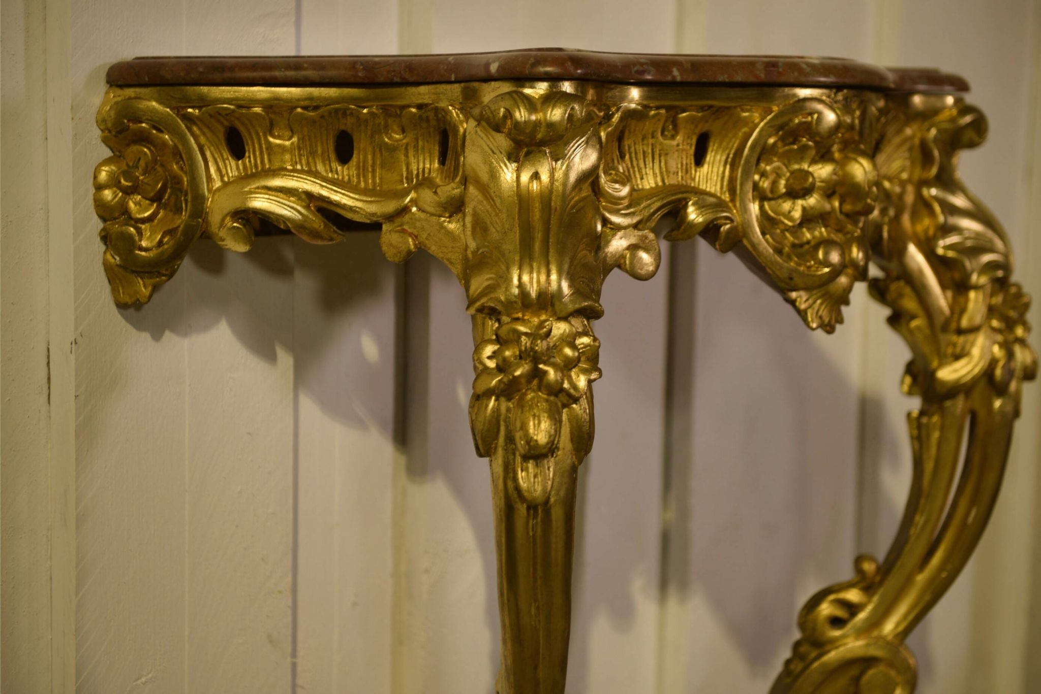 Golden wood and marble console, 19th century.