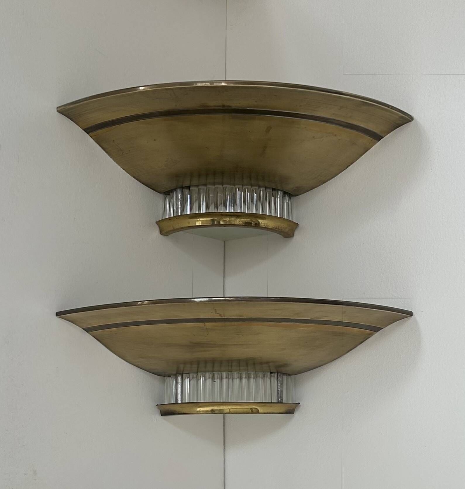Pair of Art Deco corner sconces, brass and glass, France 1930