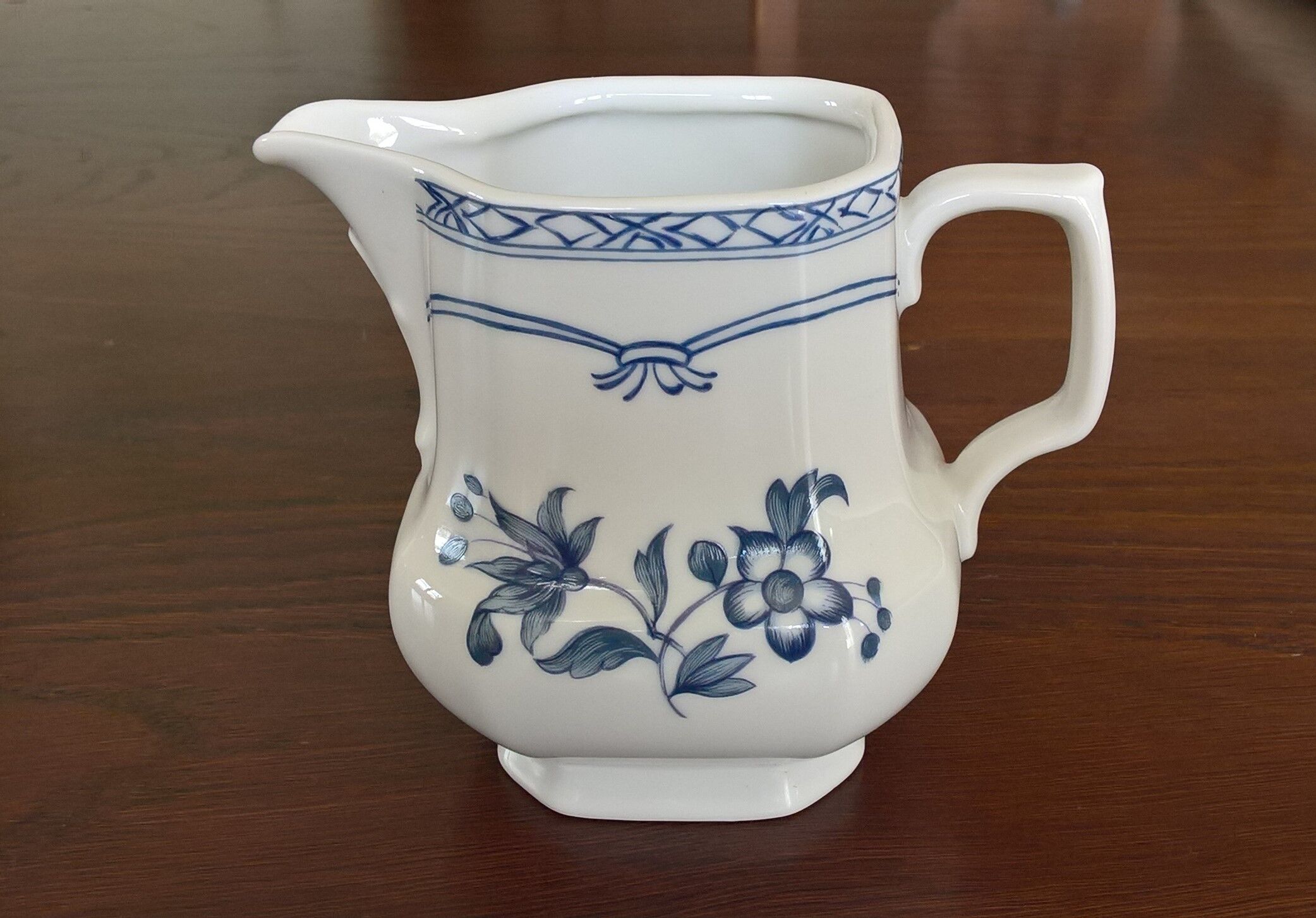 Creamer milk pot Old China Porcelain from Paris / Seltmann Weiden