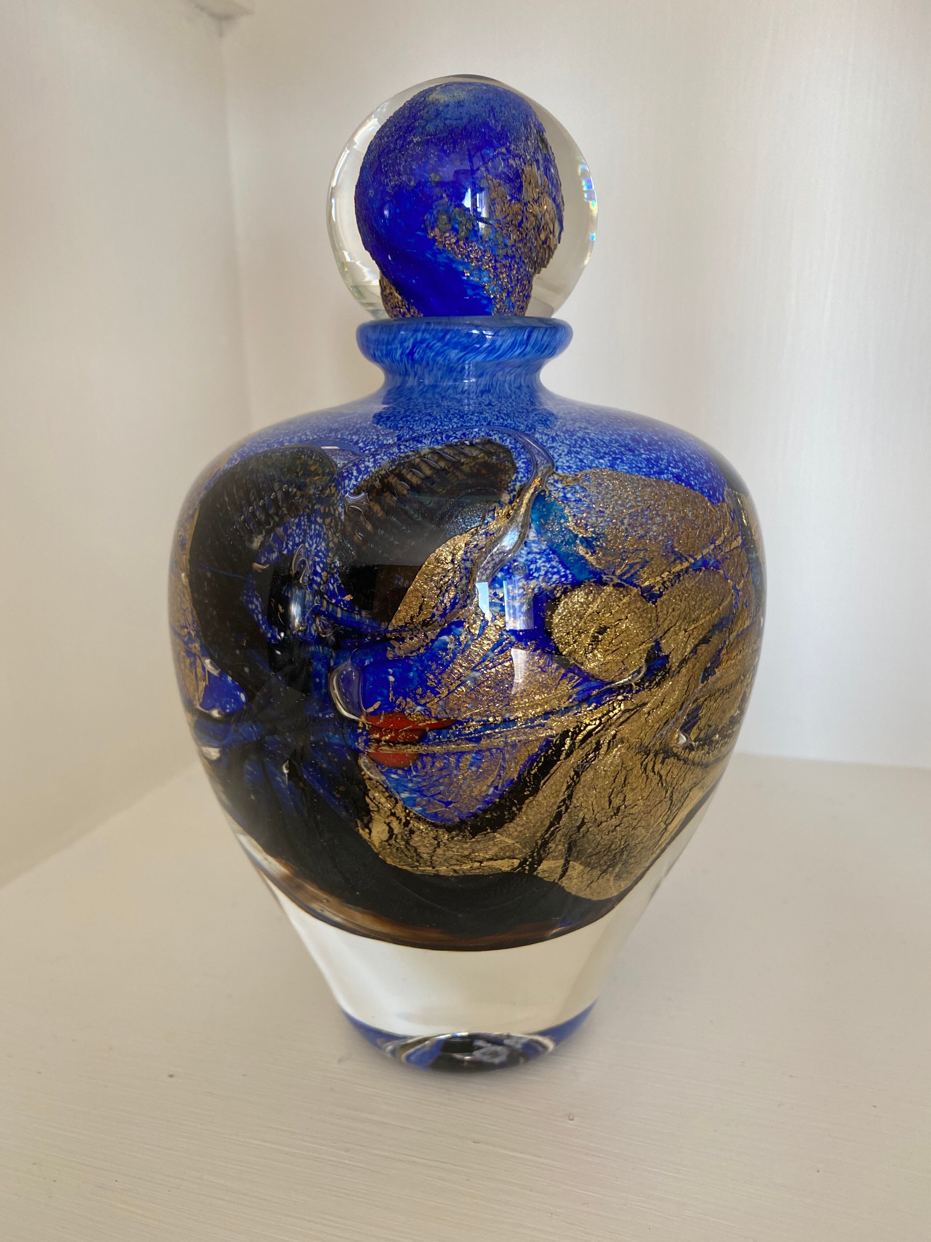 Ovoid bottle of master glassmaker Jean-Claude Novaro in perfect condition