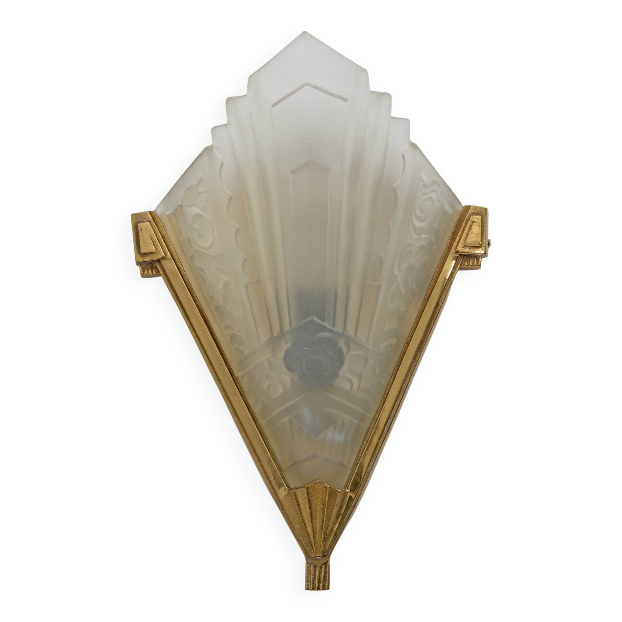 Quatre appliques Art Déco en verre pressé et laiton, France, années 1930