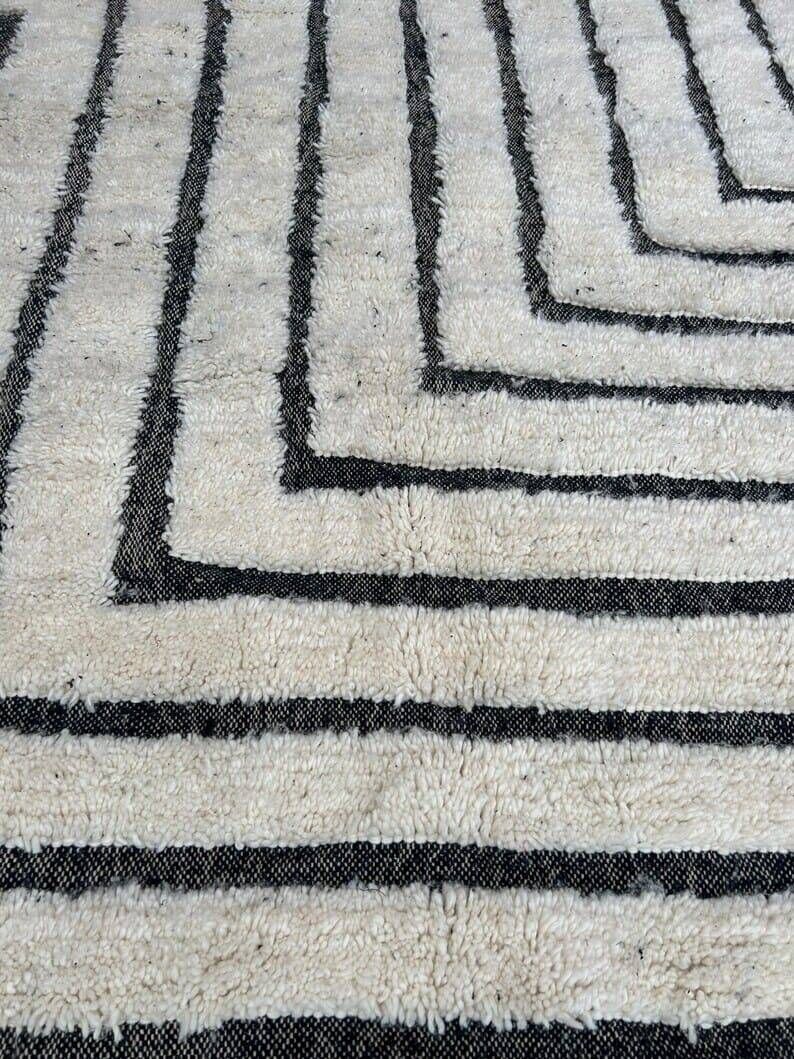 Handmade pure wool rug, size 2/3 m.