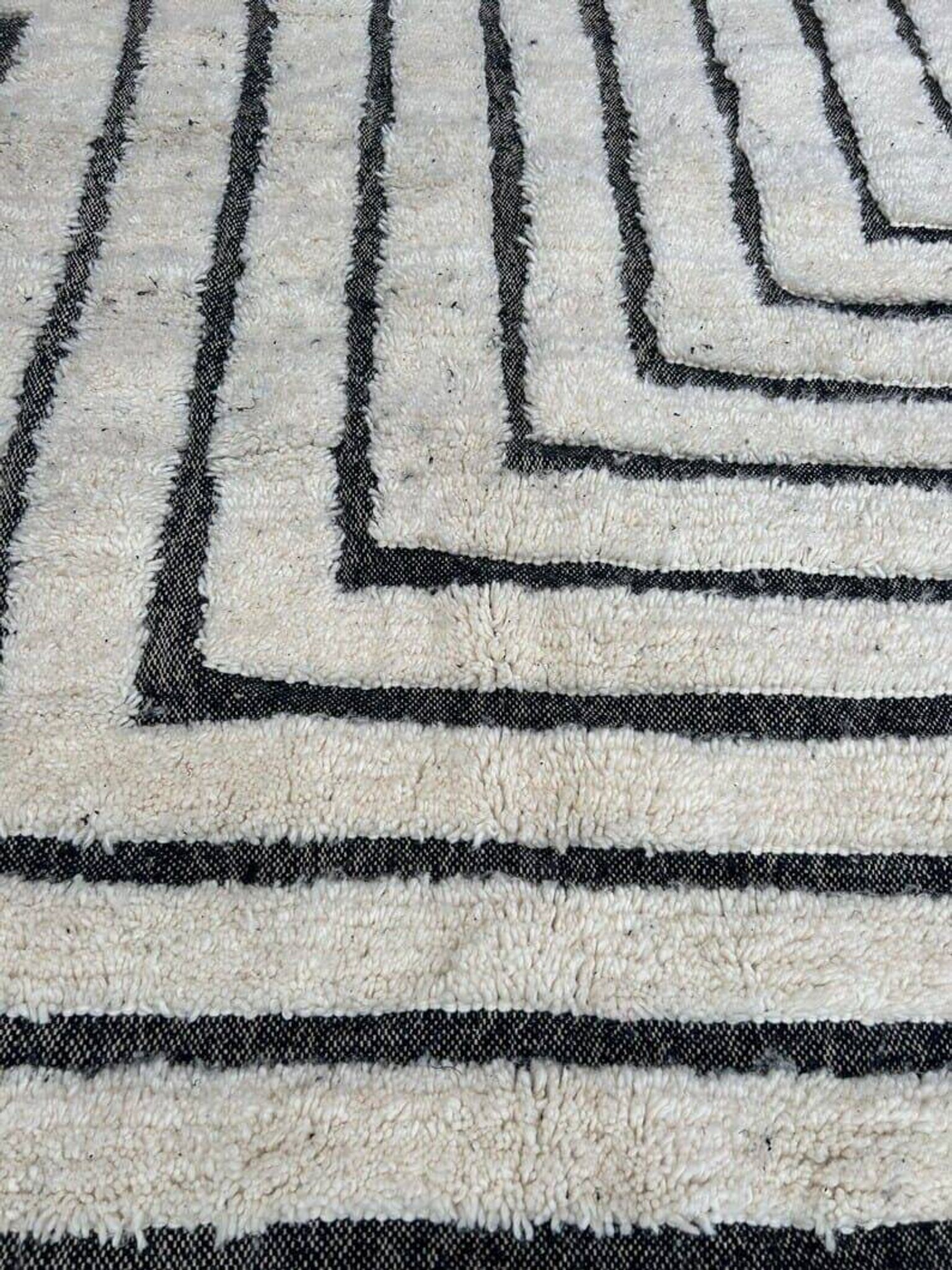 Tapis en laine pure fait main traditionnelle taille 2/3 m