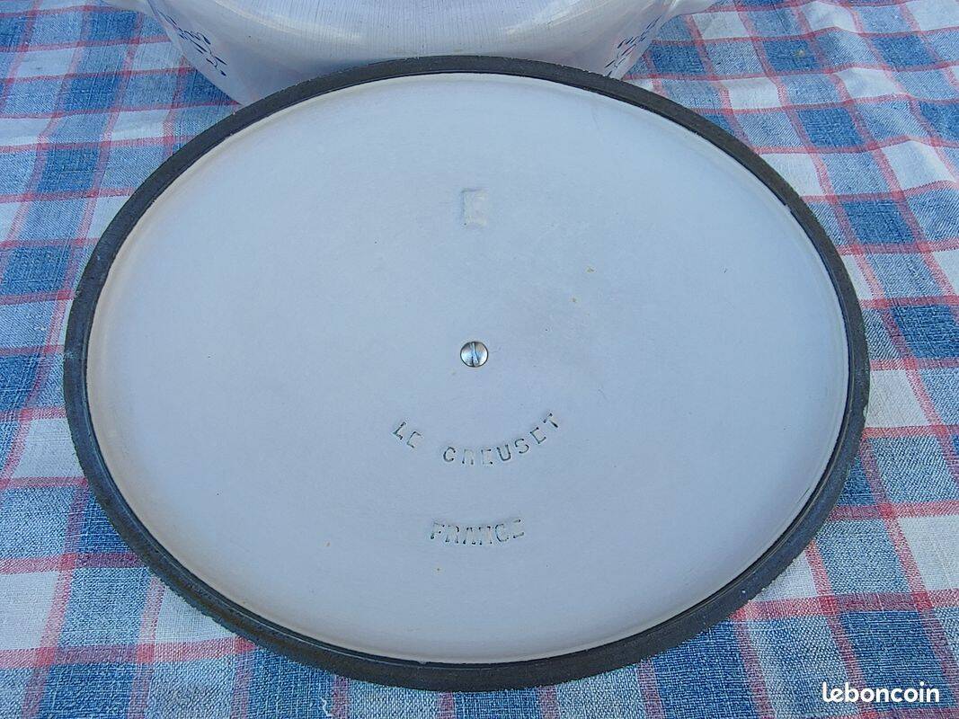 Le Creuset collection, old enamelled cast iron casserole, beautiful condition