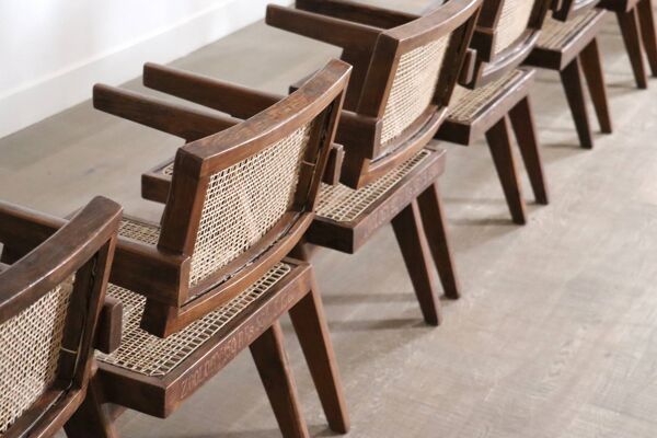 Ensemble de 8 chaises de bureau en rotin Pierre Jeanneret, Inde, années 1950