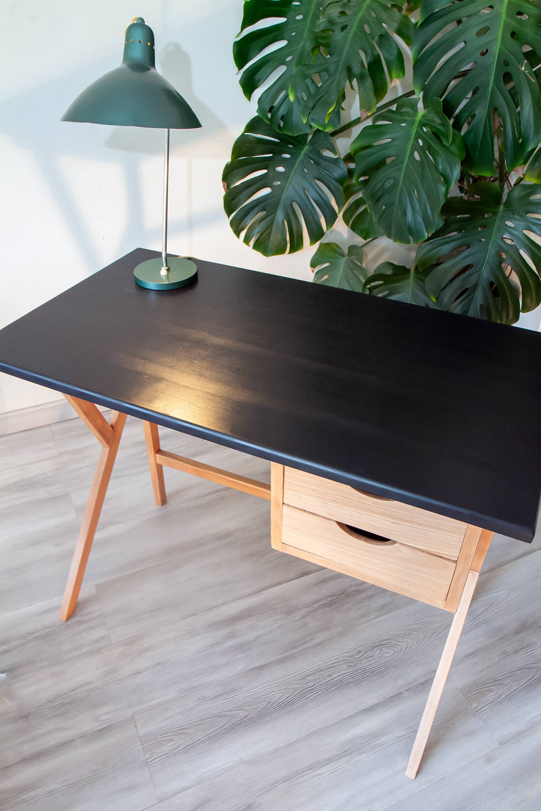Vintage desk from the 60s-70s, light oak, in superb condition.