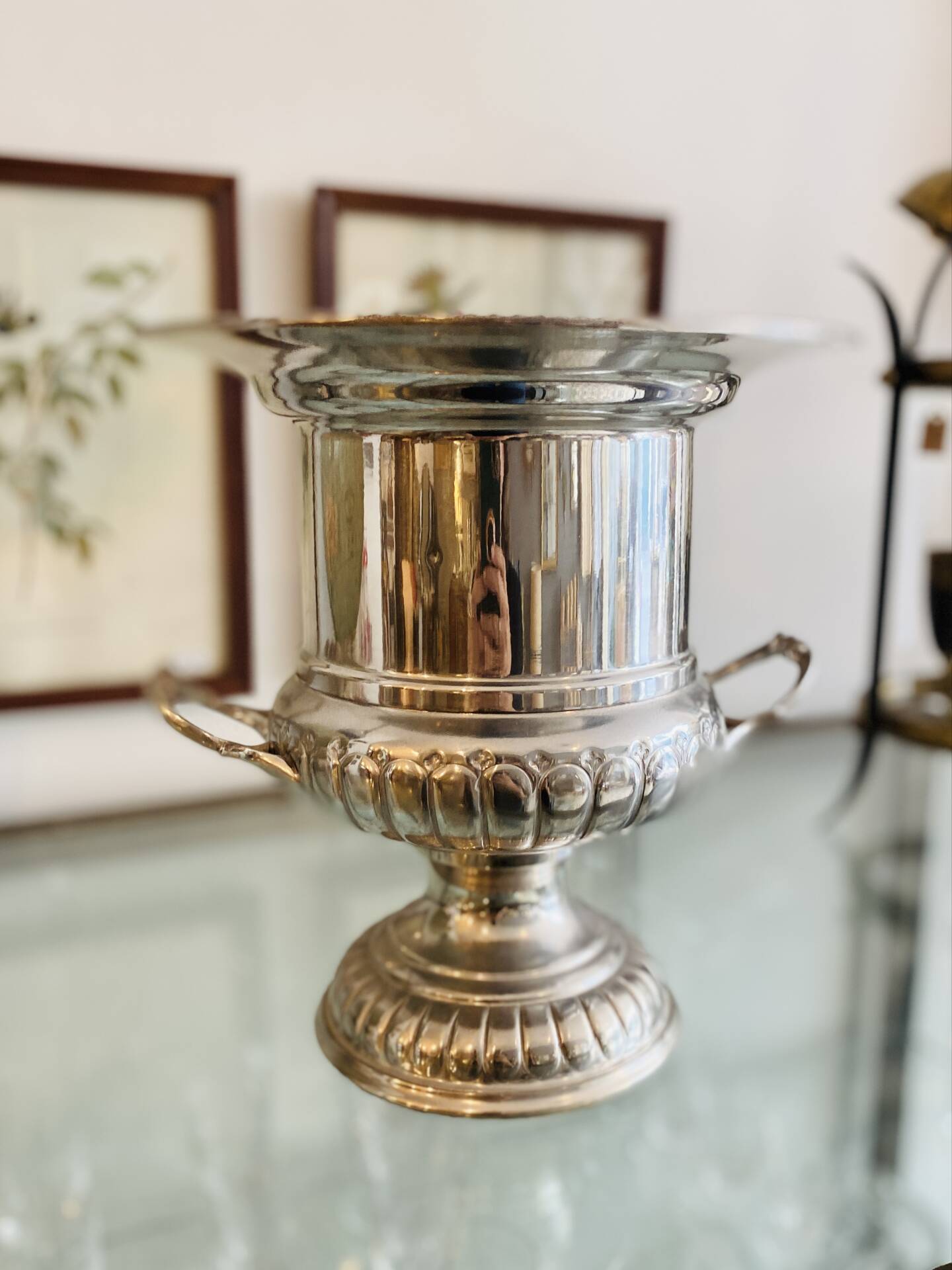 Silver-plated metal champagne bucket ice bucket