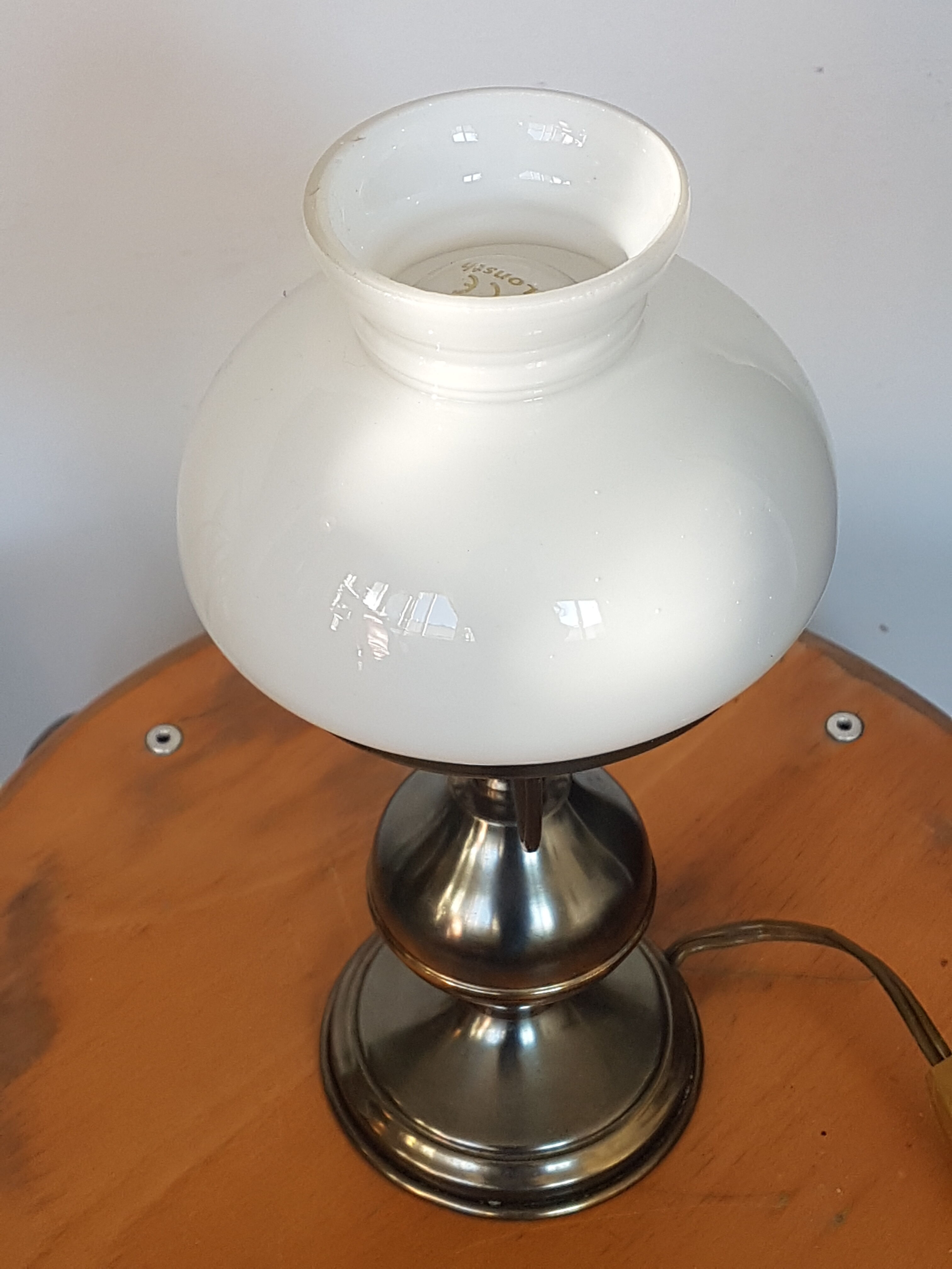 Small Art Deco opaline lamp, brass foot