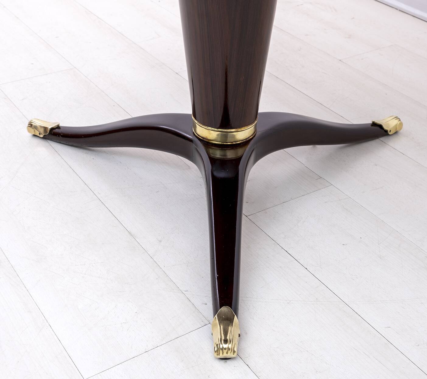 Attributed to Paolo Buffa Mid-Century Modern Italian Walnut Round Table, 50