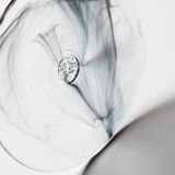 Ensemble d'assiettes en verre Kosta Boda Mine : Art scandinave par Ulrica Hydman Vallien