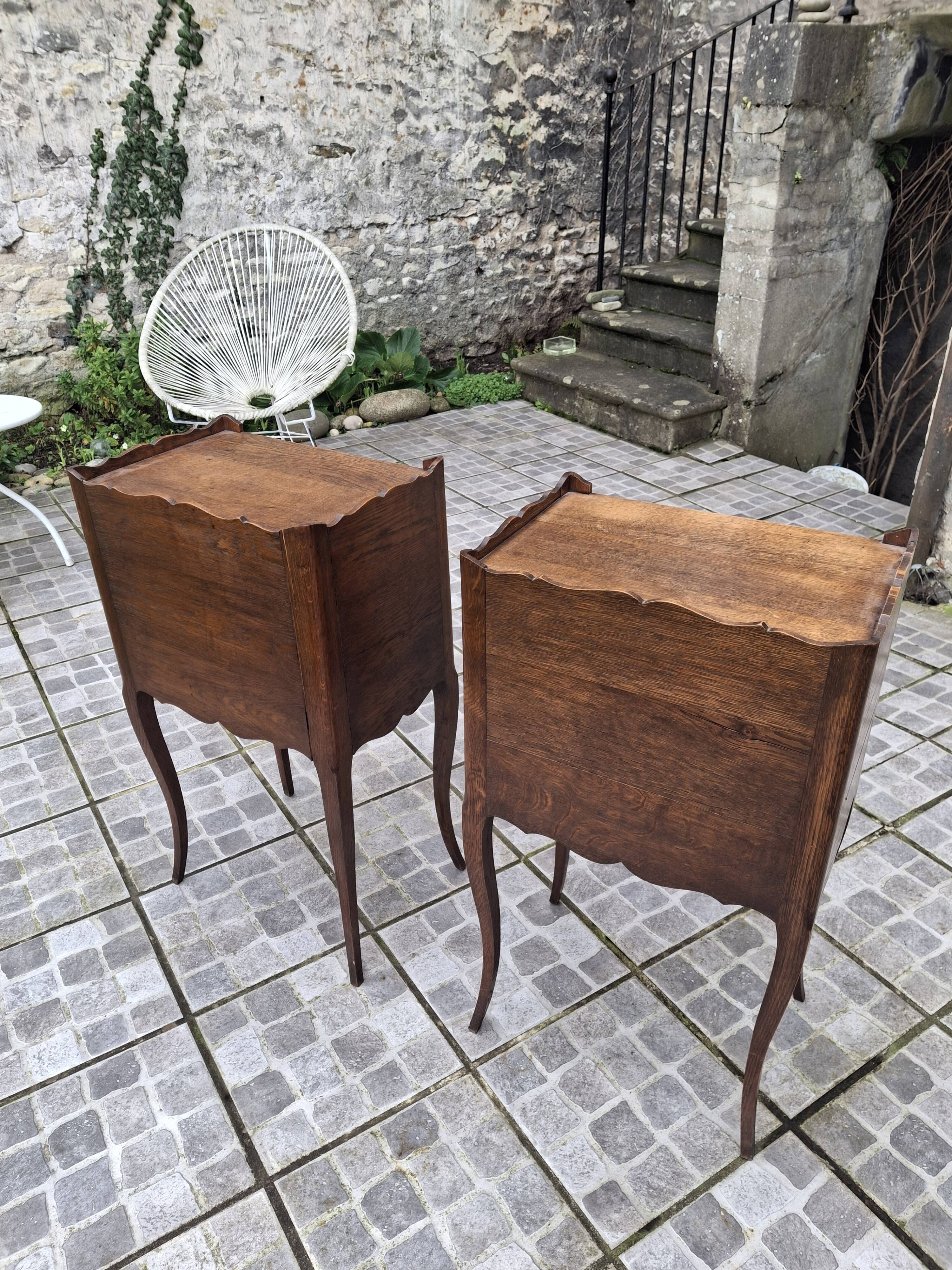 Set of 2 bedside tables