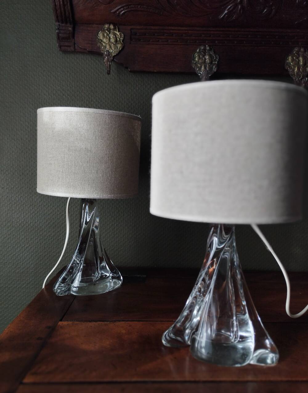 Pair of table lamps - Twisted transparent glass bases from the 1950s - Hemp shades