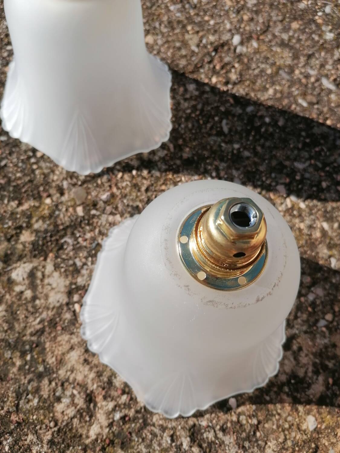 Lot de 2 baladeuses suspensions vintage en verre blanc