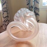 Flower vase in pink mate