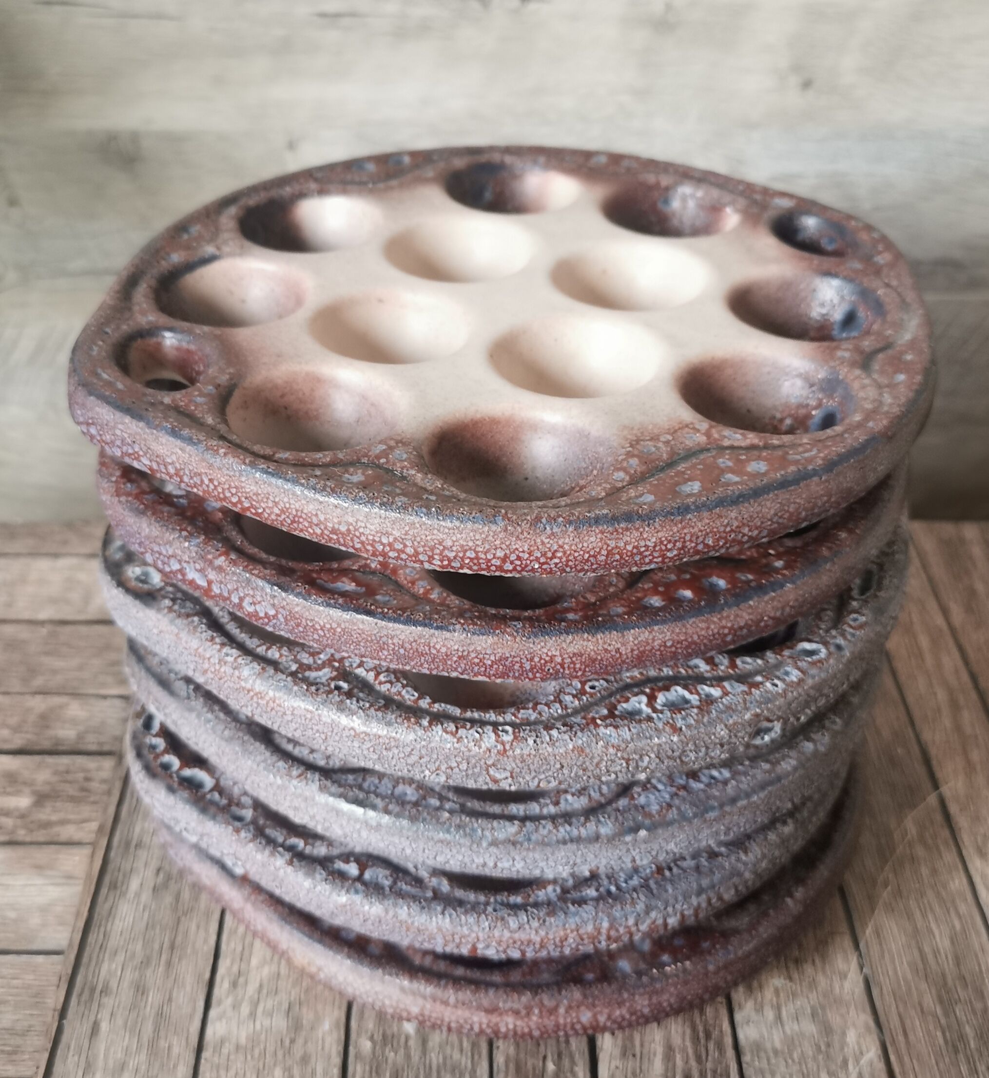 6 glazed ceramic snail plates